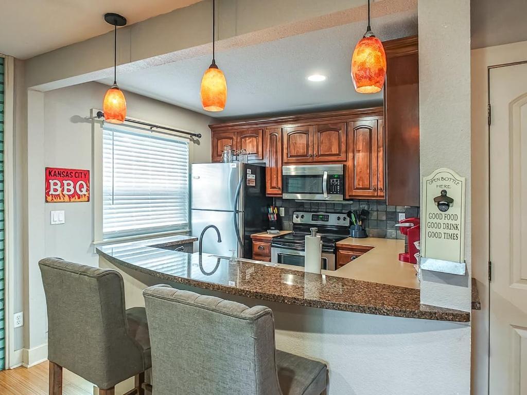 Quiet Plaza Two Bedroom 2 Bathroom Kansas City Esterno foto