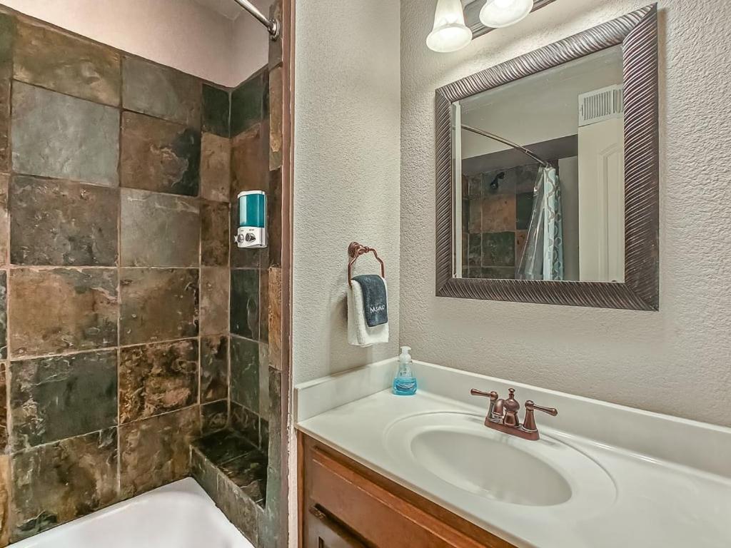 Quiet Plaza Two Bedroom 2 Bathroom Kansas City Esterno foto
